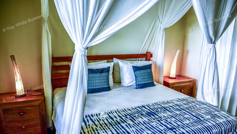 Lovina Beachfront Paradise - Spacious Villa with Pool & Tropical Garden