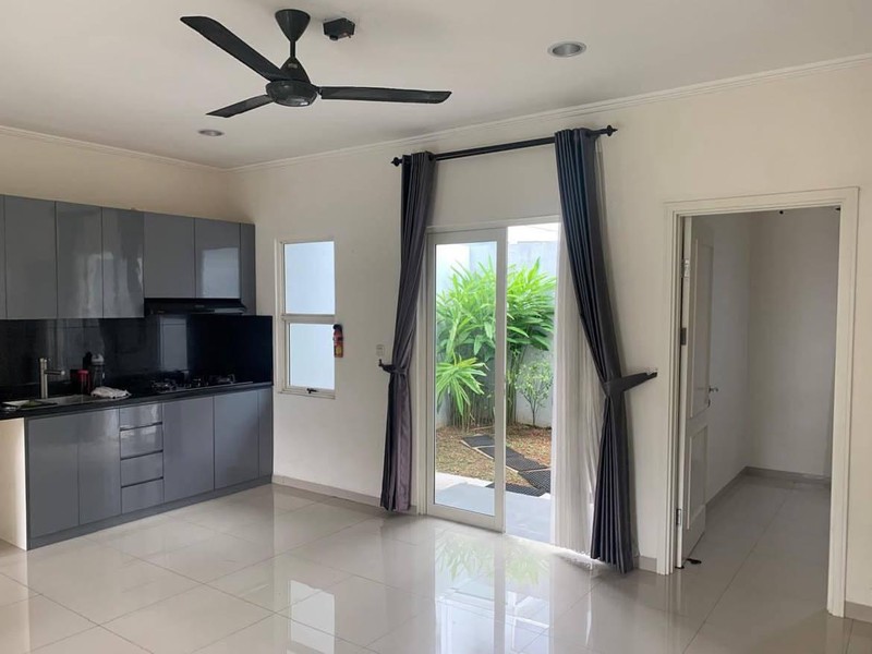 Rumah Bagus Di Suvarna Sutera Sari Cluster Bahana Sindang Jaya, Tangerang