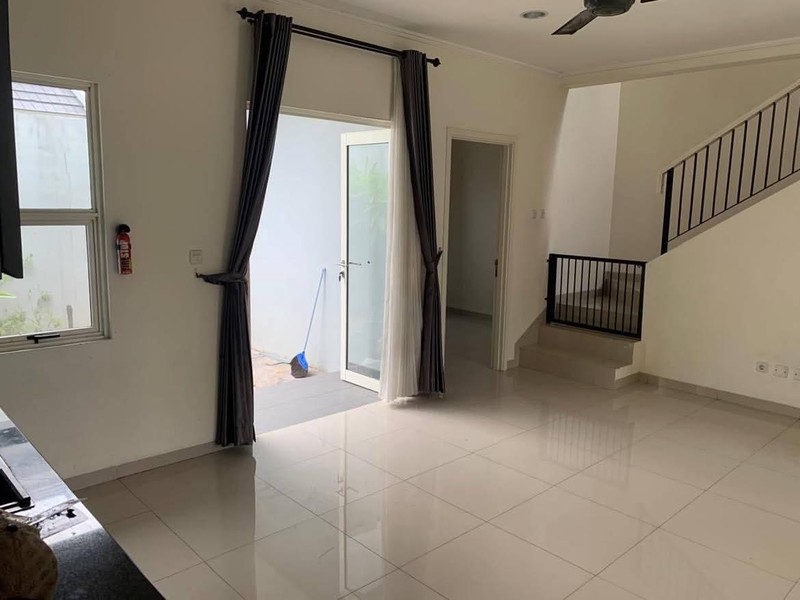 Rumah Bagus Di Suvarna Sutera Sari Cluster Bahana Sindang Jaya, Tangerang