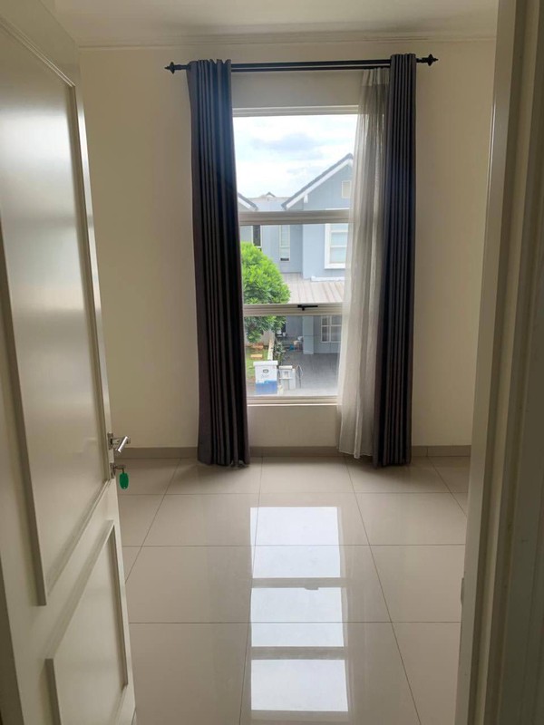 Rumah Bagus Di Suvarna Sutera Sari Cluster Bahana Sindang Jaya, Tangerang