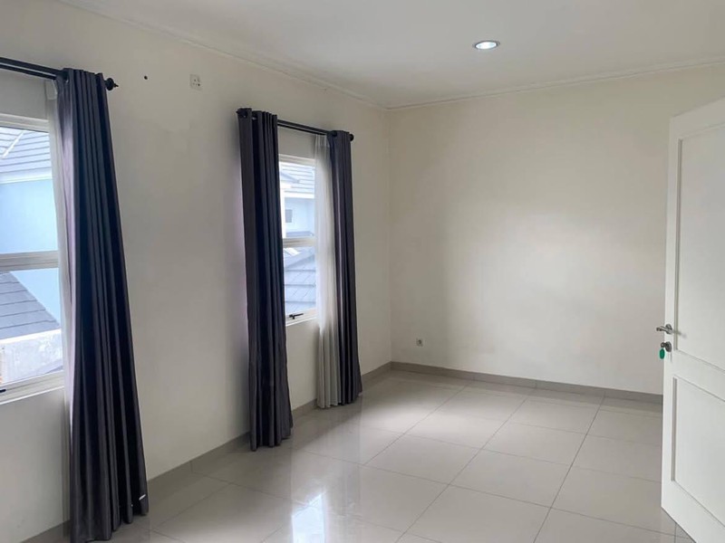 Rumah Bagus Di Suvarna Sutera Sari Cluster Bahana Sindang Jaya, Tangerang