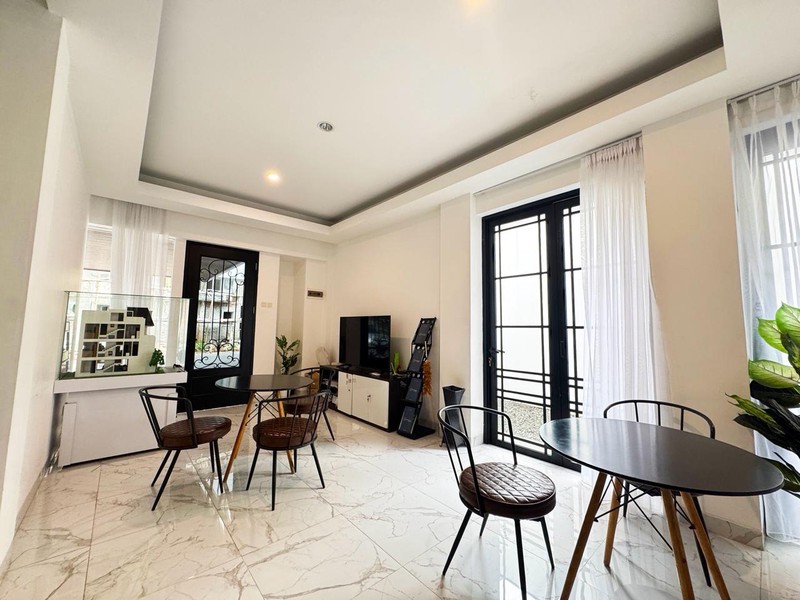 Rumah Modern 3 Lantai di Pesanggrahan Jakarta Selatan