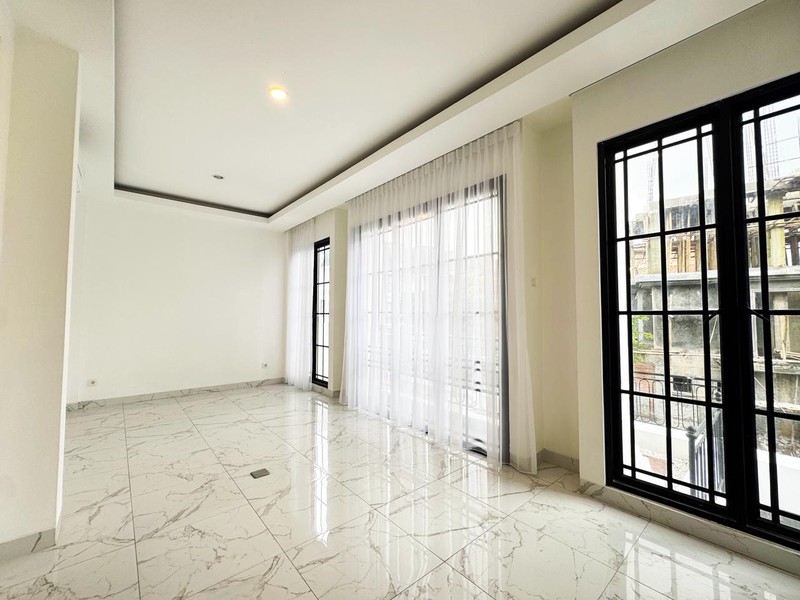 Rumah Modern 3 Lantai di Pesanggrahan Jakarta Selatan