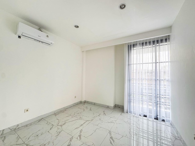 Rumah Modern 3 Lantai di Pesanggrahan Jakarta Selatan