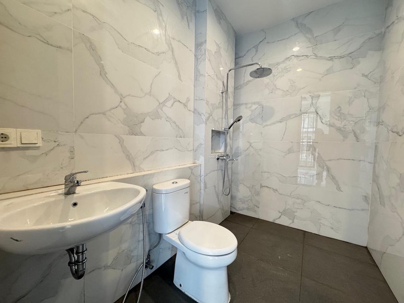 Rumah Modern 3 Lantai di Pesanggrahan Jakarta Selatan