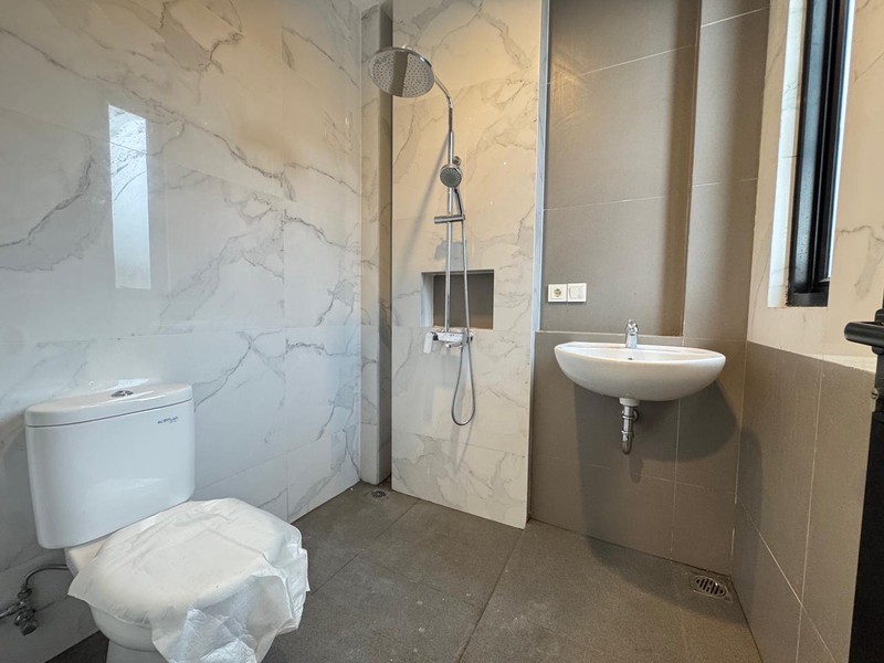 Rumah Modern 3 Lantai di Pesanggrahan Jakarta Selatan