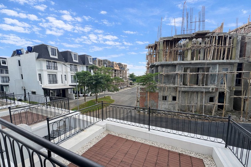 Rumah Modern 3 Lantai di Pesanggrahan Jakarta Selatan