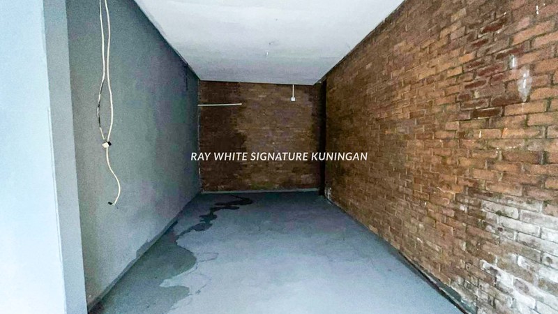 Bangunan Usaha 2 Lantai di TB Simatupang Jakarta Selatan - Lokasi Strategis