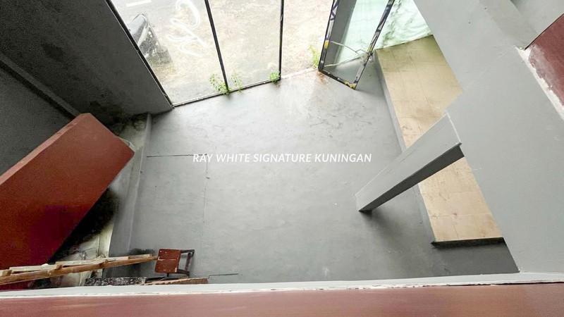 Bangunan Usaha 2 Lantai di TB Simatupang Jakarta Selatan - Lokasi Strategis