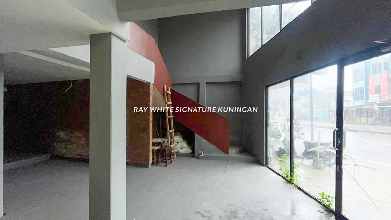 Bangunan Usaha 2 Lantai di TB Simatupang Jakarta Selatan - Lokasi Strategis
