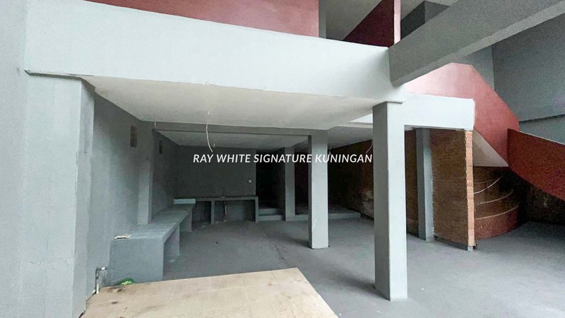 Bangunan Usaha 2 Lantai di TB Simatupang Jakarta Selatan - Lokasi Strategis