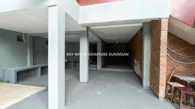 Bangunan Usaha 2 Lantai di TB Simatupang Jakarta Selatan - Lokasi Strategis