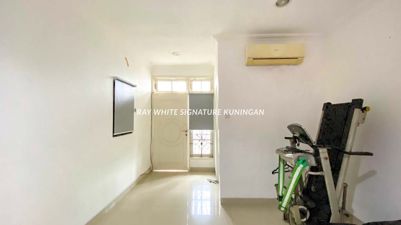Rumah 3 Lantai Siap Huni di Menteng Wadas, Setiabudi, Jakarta Selatan