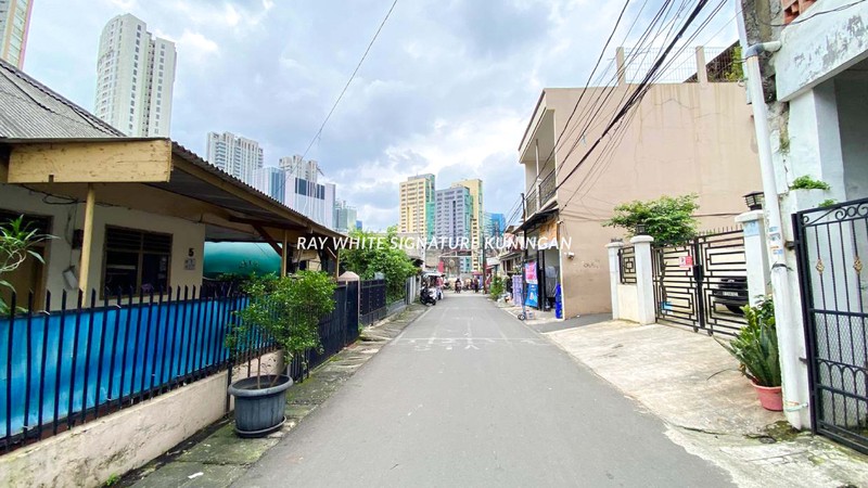 Rumah 3 Lantai Siap Huni di Menteng Wadas, Setiabudi, Jakarta Selatan