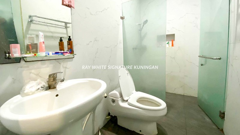 Rumah 3 Lantai Siap Huni di Menteng Wadas, Setiabudi, Jakarta Selatan