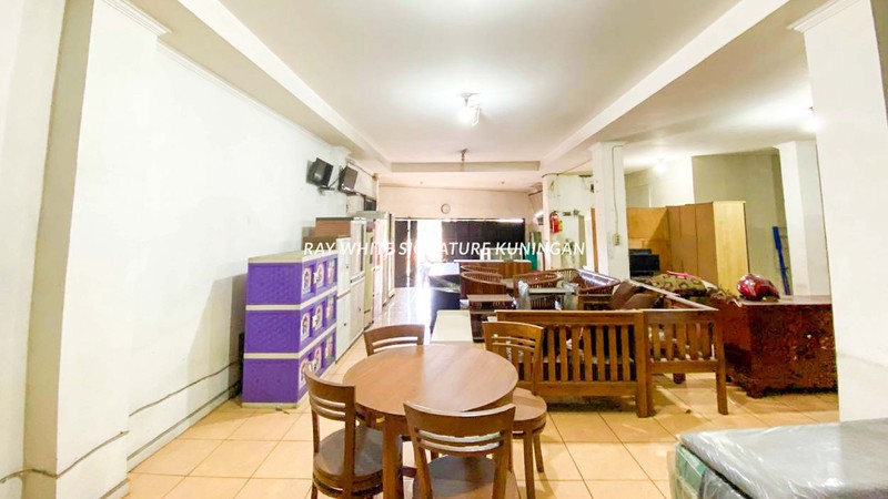 Ruko Strategis Siap Pakai di Jl Sultan Agung Jakarta Selatan - Area Bisnis Aktif & Ramai