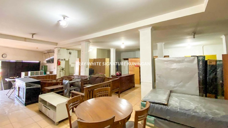 Ruko Strategis Siap Pakai di Jl Sultan Agung Jakarta Selatan - Area Bisnis Aktif & Ramai