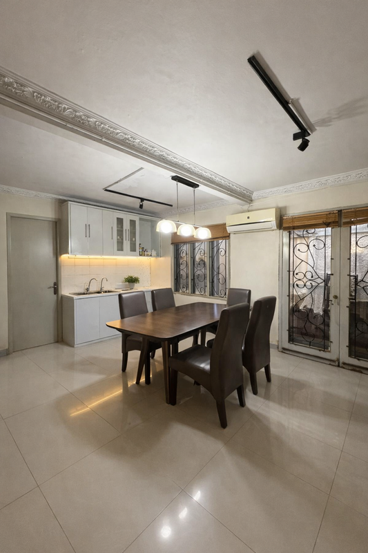 Rumah Nyaman & Strategis di Bendungan Hilir - Jakarta Pusat