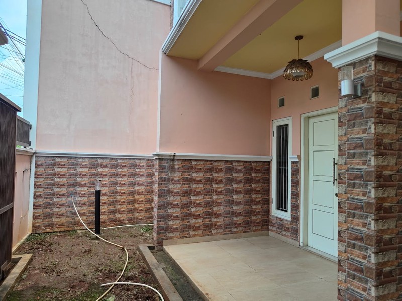 Rumah Mewah 2 Lantai dengan Carport Luas dan Balkon - Desain Modern Minimalis