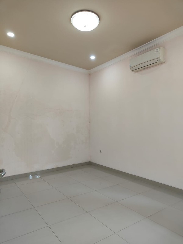 Rumah Mewah 2 Lantai dengan Carport Luas dan Balkon - Desain Modern Minimalis