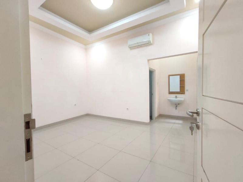 Rumah Mewah 2 Lantai dengan Carport Luas dan Balkon - Desain Modern Minimalis