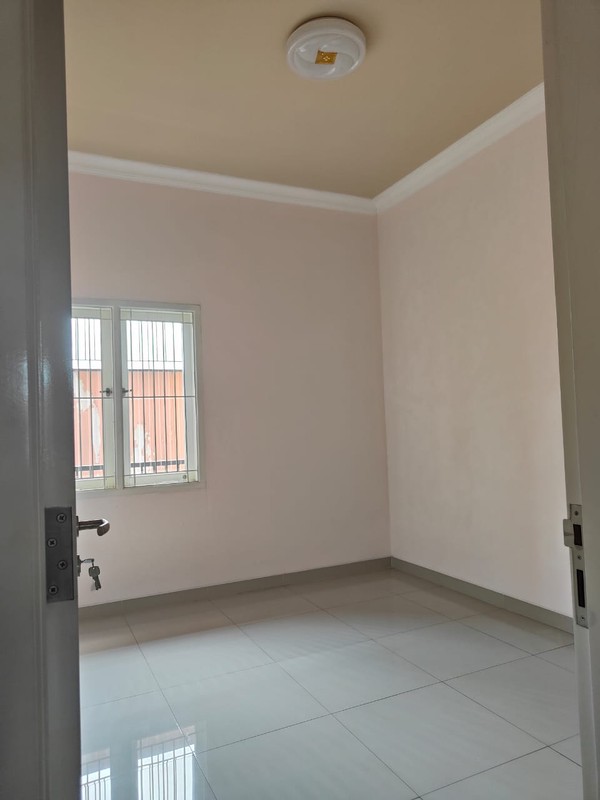 Rumah Mewah 2 Lantai dengan Carport Luas dan Balkon - Desain Modern Minimalis