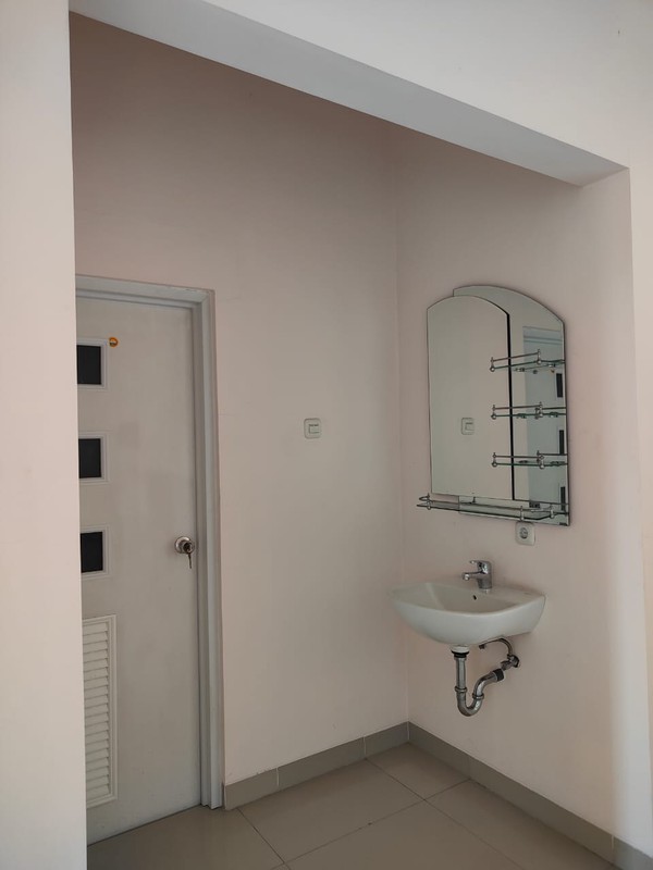 Rumah Mewah 2 Lantai dengan Carport Luas dan Balkon - Desain Modern Minimalis