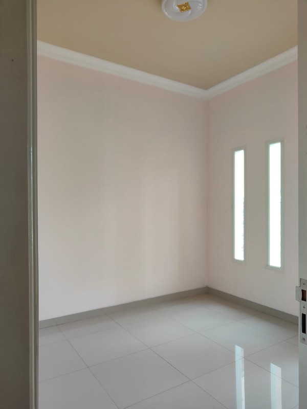 Rumah Mewah 2 Lantai dengan Carport Luas dan Balkon - Desain Modern Minimalis