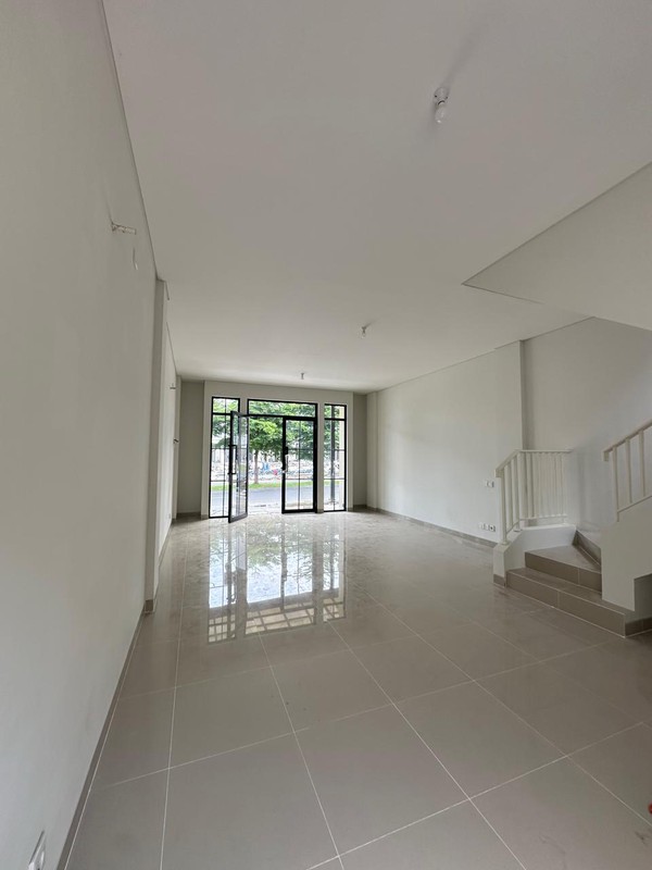 Disewakan Ruko Siap Huni Strategis di Wisata Bukit Mas London Wiyung