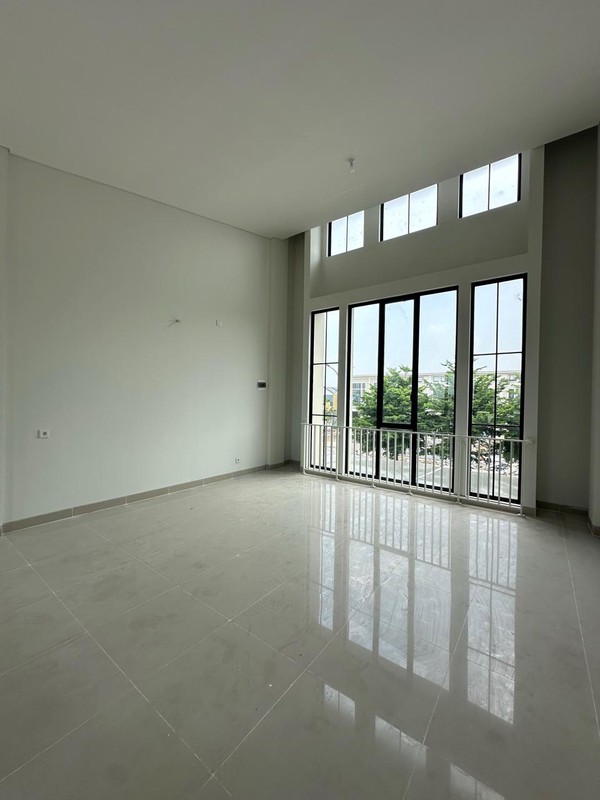 Disewakan Ruko Siap Huni Strategis di Wisata Bukit Mas London Wiyung