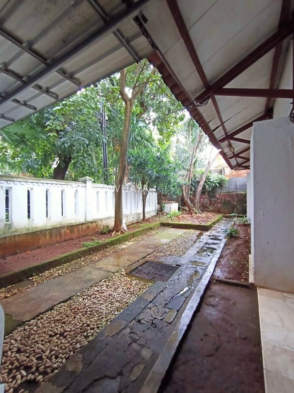 Rumah Tua Hitung Tanah Lokasi Strategis Area Radio Dalam