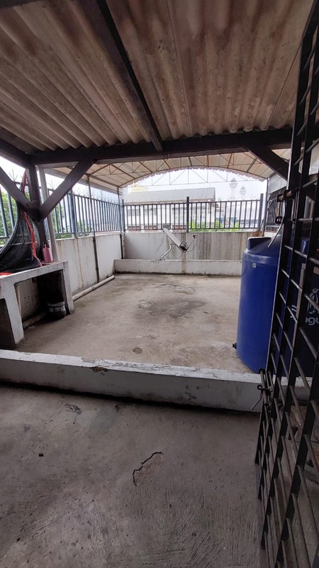 Ruko 4 Lantai Lokasi Strategis Dekat Alun-Alun Kota Bandung dengan 5 Kamar Kost 