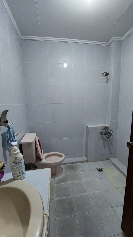 Ruko 4 Lantai Lokasi Strategis Dekat Alun-Alun Kota Bandung dengan 5 Kamar Kost 