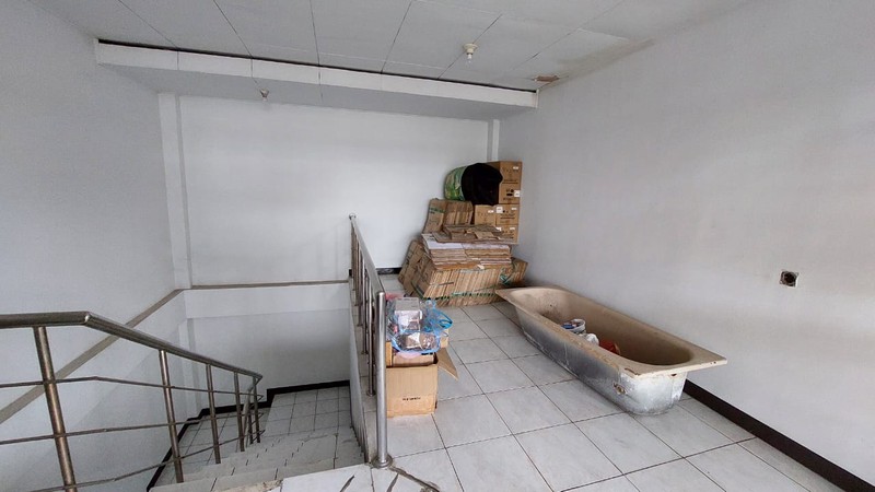 Ruko 4 Lantai Lokasi Strategis Dekat Alun-Alun Kota Bandung dengan 5 Kamar Kost 