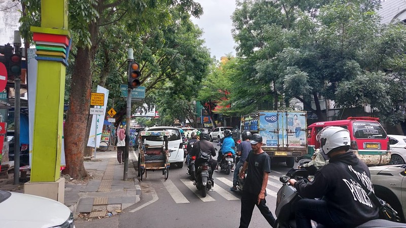 Ruko 4 Lantai Lokasi Strategis Dekat Alun-Alun Kota Bandung dengan 5 Kamar Kost 