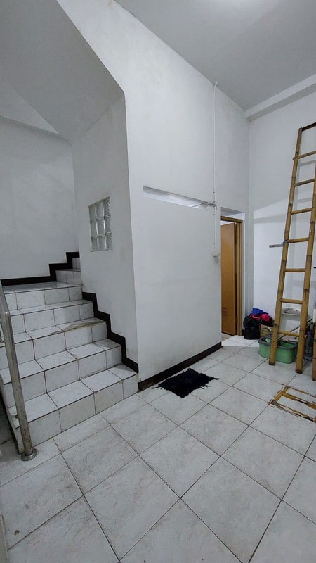 Ruko 4 Lantai Lokasi Strategis Dekat Alun-Alun Kota Bandung dengan 5 Kamar Kost 