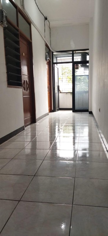 Ruko 4 Lantai Lokasi Strategis Dekat Alun-Alun Kota Bandung dengan 5 Kamar Kost 