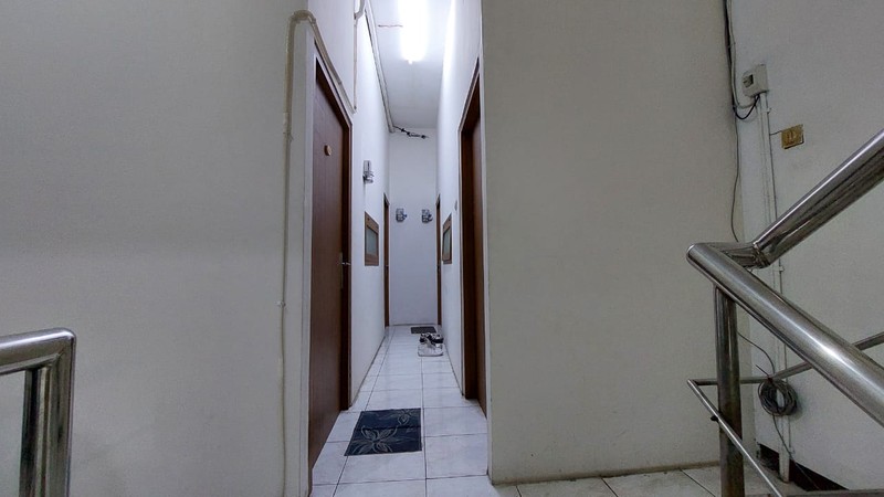 Ruko 4 Lantai Lokasi Strategis Dekat Alun-Alun Kota Bandung dengan 5 Kamar Kost 