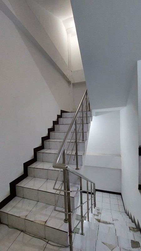 Ruko 4 Lantai Lokasi Strategis Dekat Alun-Alun Kota Bandung dengan 5 Kamar Kost 