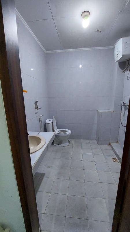 Ruko 4 Lantai Lokasi Strategis Dekat Alun-Alun Kota Bandung dengan 5 Kamar Kost 