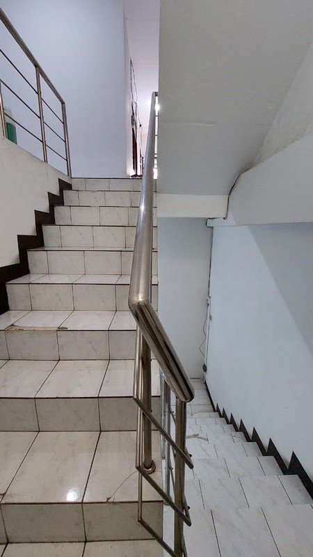 Ruko 4 Lantai Lokasi Strategis Dekat Alun-Alun Kota Bandung dengan 5 Kamar Kost 