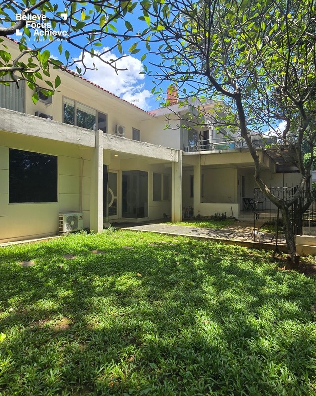 Rumah Hook 2 Lantai di Kebayoran Baru - Luas, Prestisius, dan Penuh Potensi