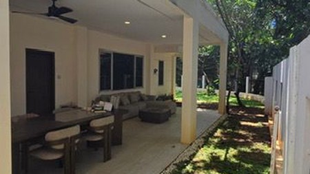 Rumah Hook 2 Lantai di Kebayoran Baru - Luas, Prestisius, dan Penuh Potensi