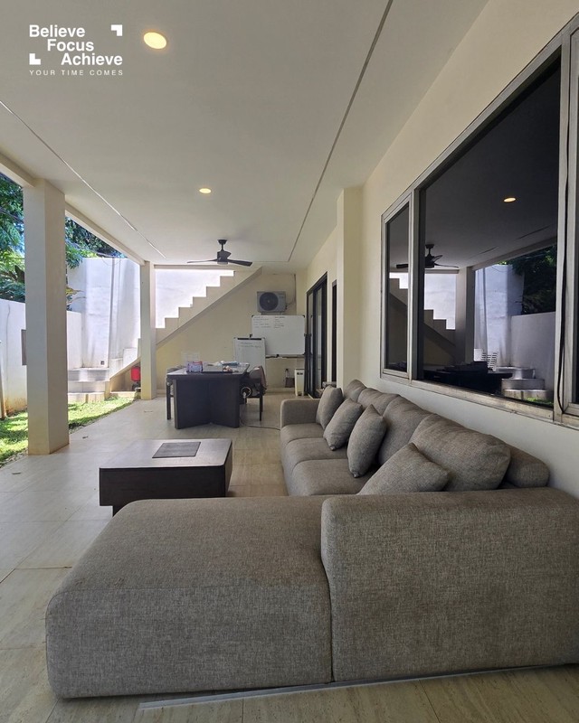 Rumah Hook 2 Lantai di Kebayoran Baru - Luas, Prestisius, dan Penuh Potensi