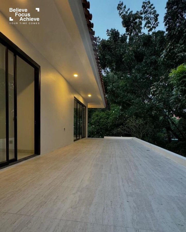 Rumah Hook 2 Lantai di Kebayoran Baru - Luas, Prestisius, dan Penuh Potensi