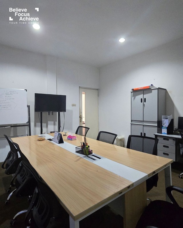 Rumah Hook 2 Lantai di Kebayoran Baru - Luas, Prestisius, dan Penuh Potensi