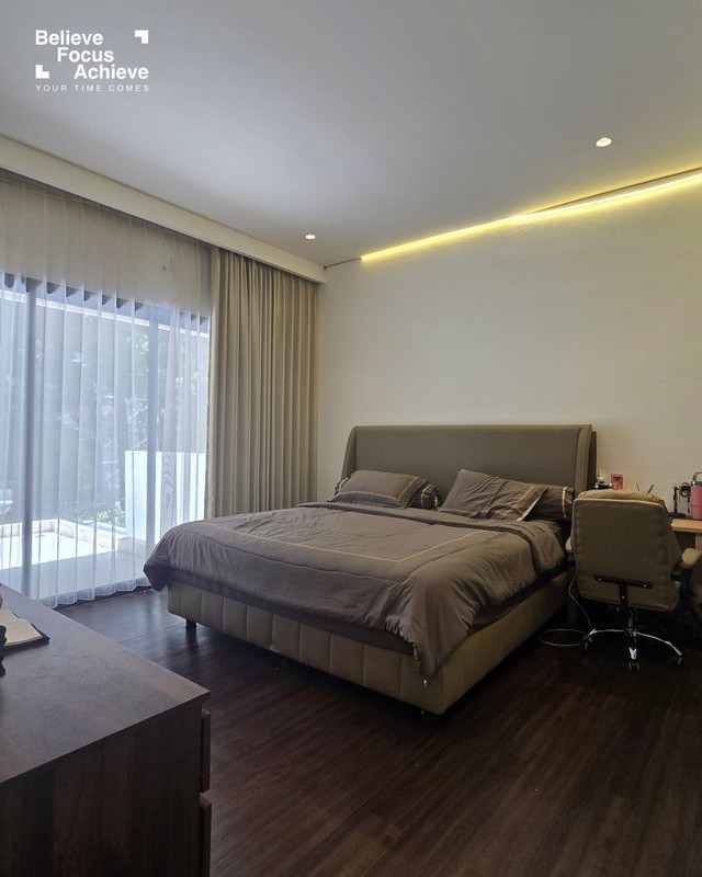 Rumah Hook 2 Lantai di Kebayoran Baru - Luas, Prestisius, dan Penuh Potensi