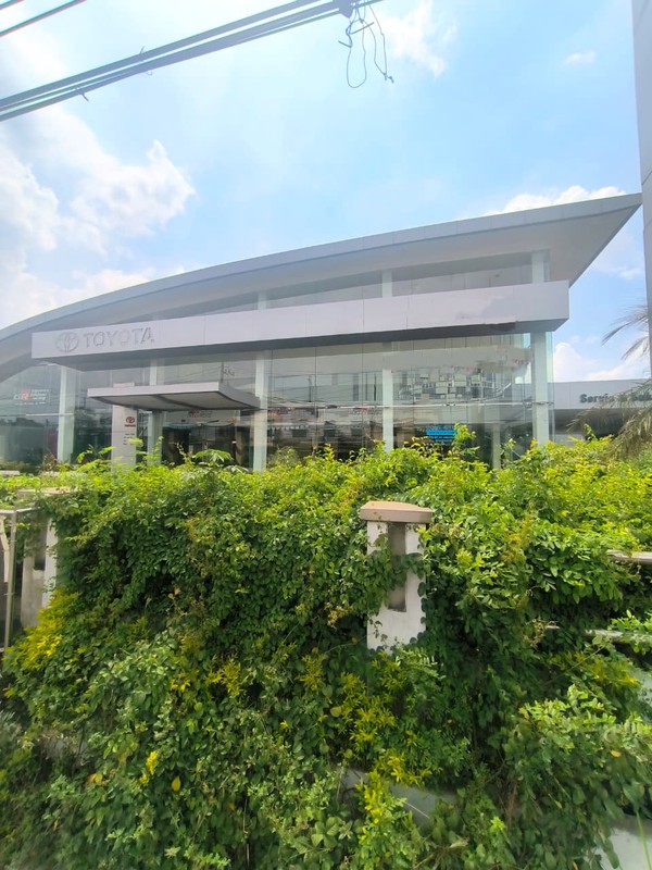 DIJUAL CEPAT BANGUNAN KOMERSIL EX SHOWROOM RAYA TAMAN SIDOARJO JAWA TIMUR