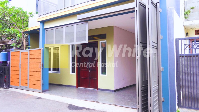 Rumah Tinggal Cantik dan Terawat di Bandung Timur - Bangunan Baru