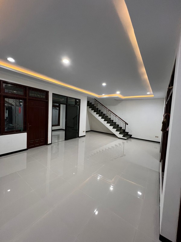 Dijual Rumah 2 Lantai Di Dekat Unair Kampus C Surabaya